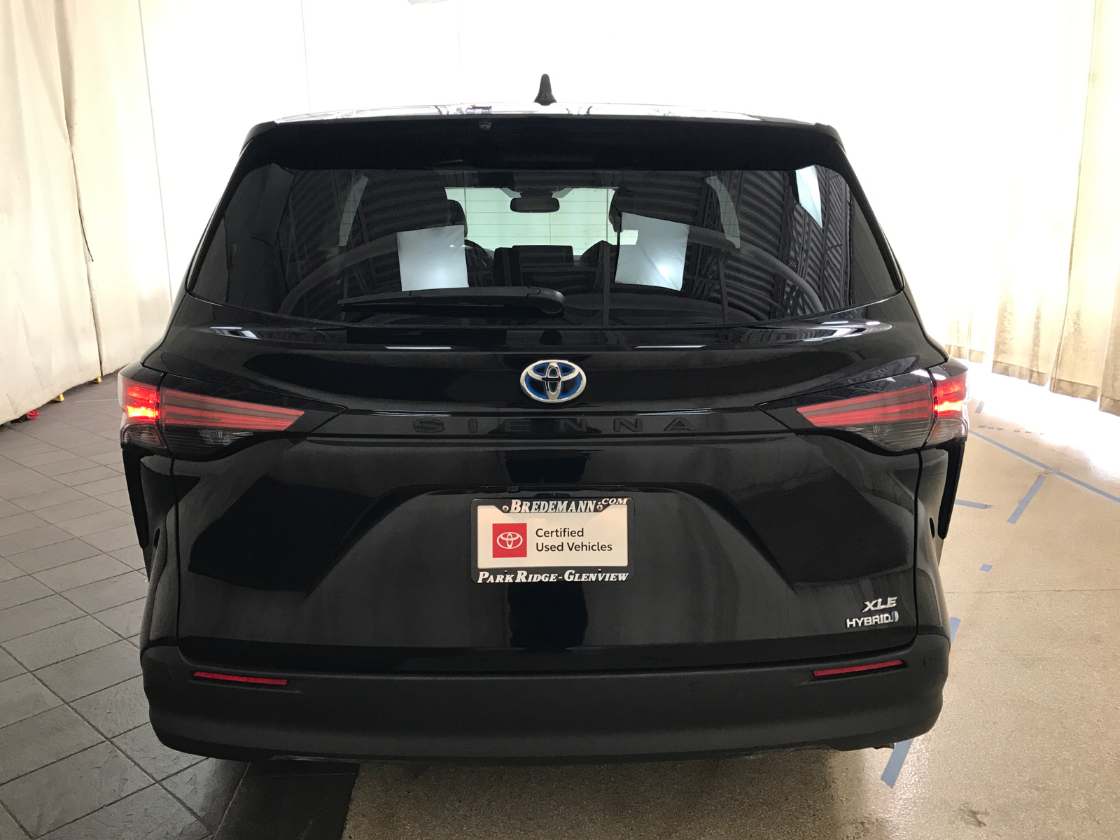 2021 Toyota Sienna XLE 26