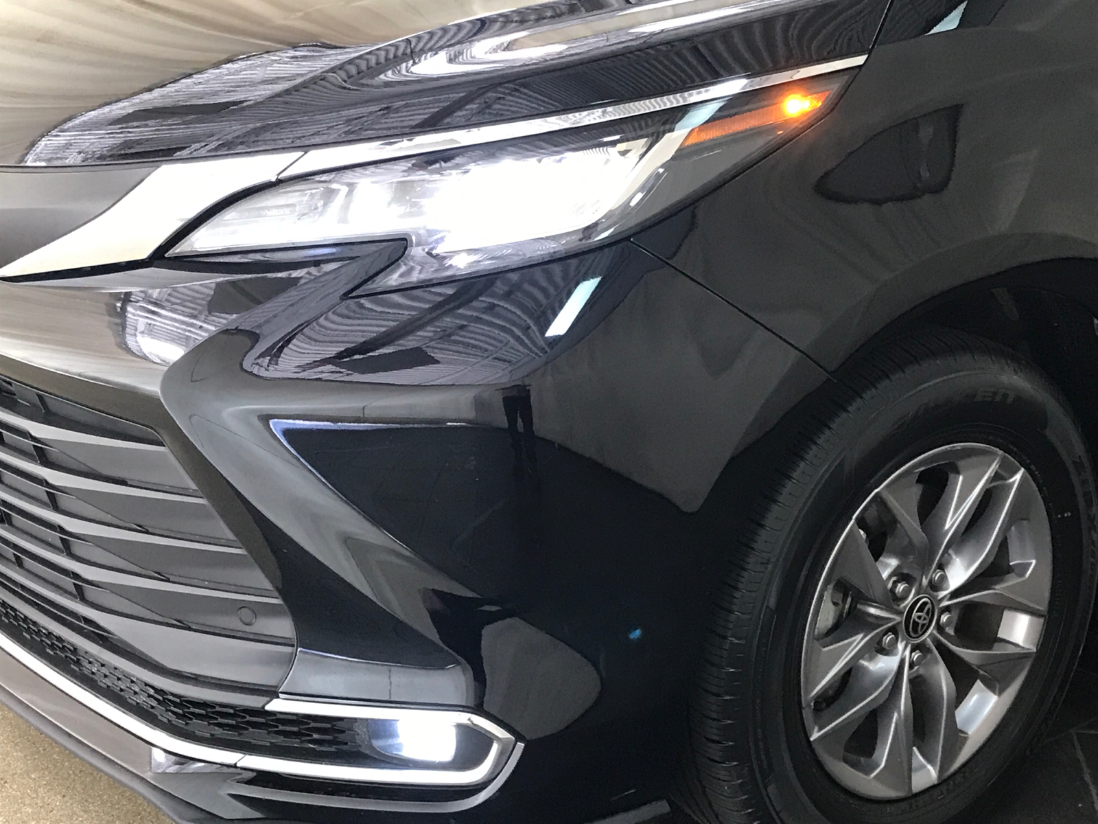 2021 Toyota Sienna XLE 28