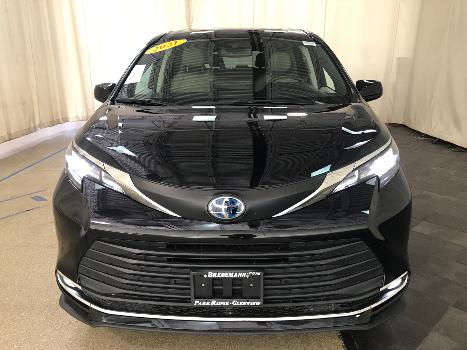 2021 Toyota Sienna XLE 29