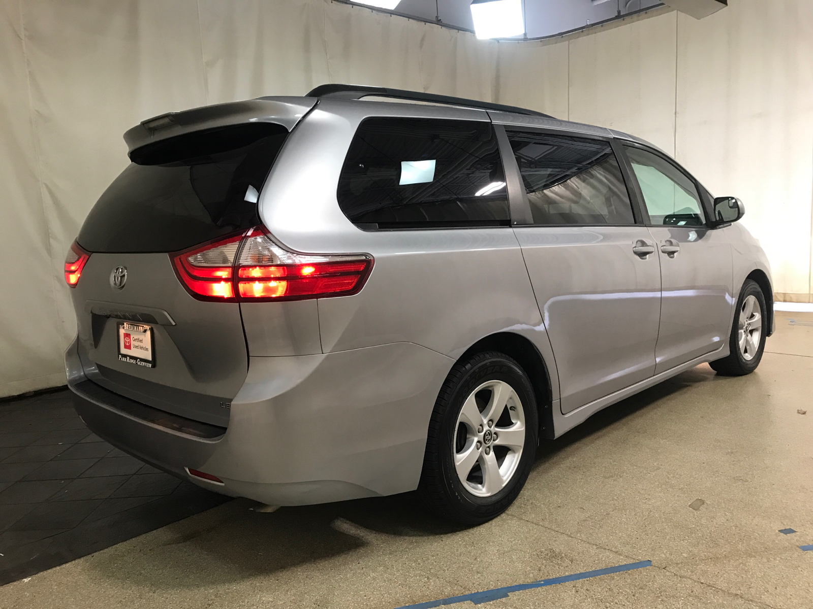 2018 Toyota Sienna  3