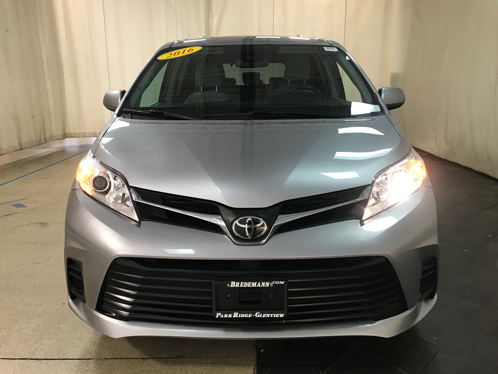 2018 Toyota Sienna  27