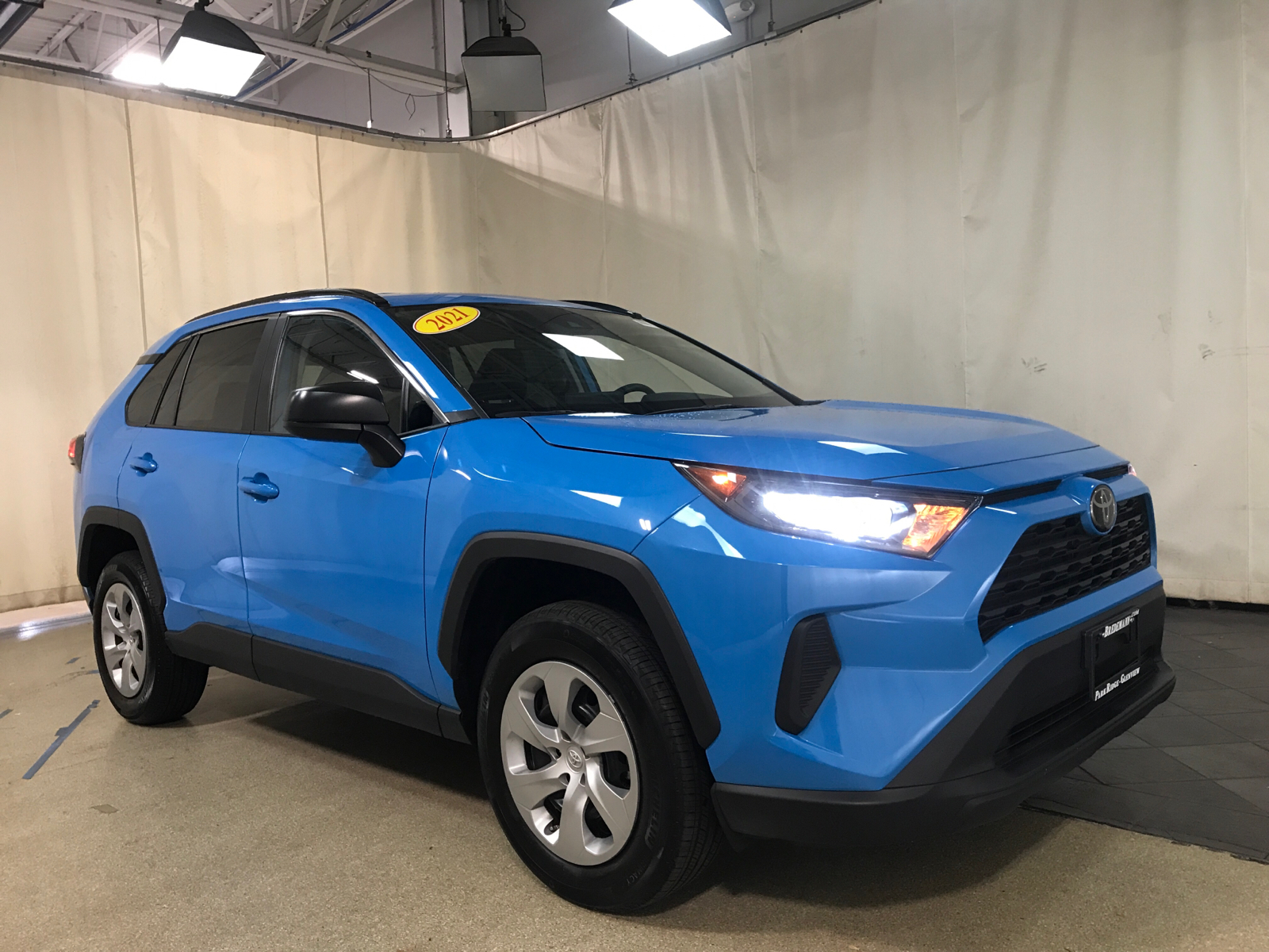 2021 Toyota RAV4 LE 1