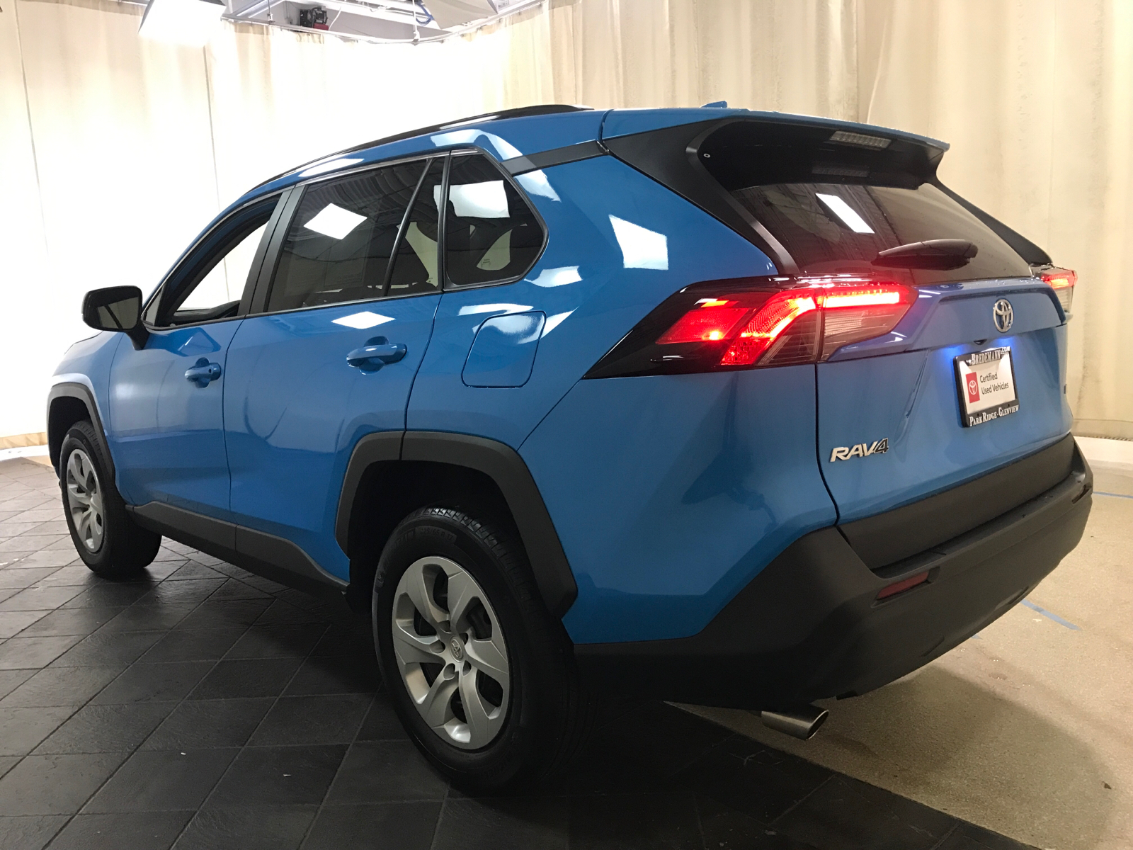 2021 Toyota RAV4 LE 4