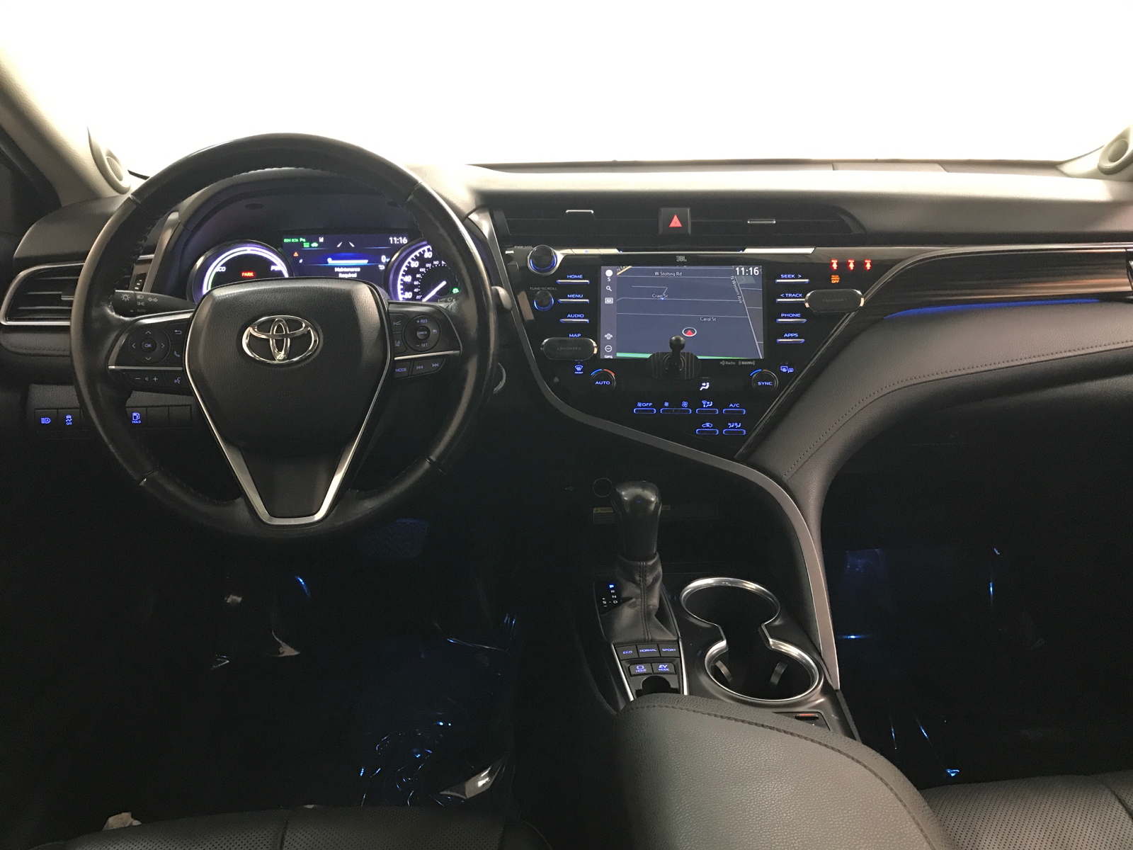 2020 Toyota Camry Hybrid XLE 6