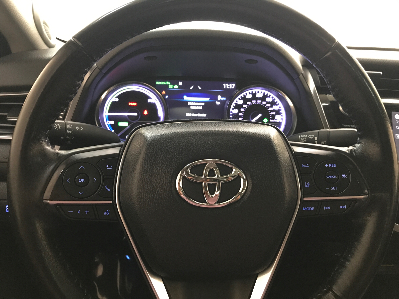 2020 Toyota Camry Hybrid XLE 11