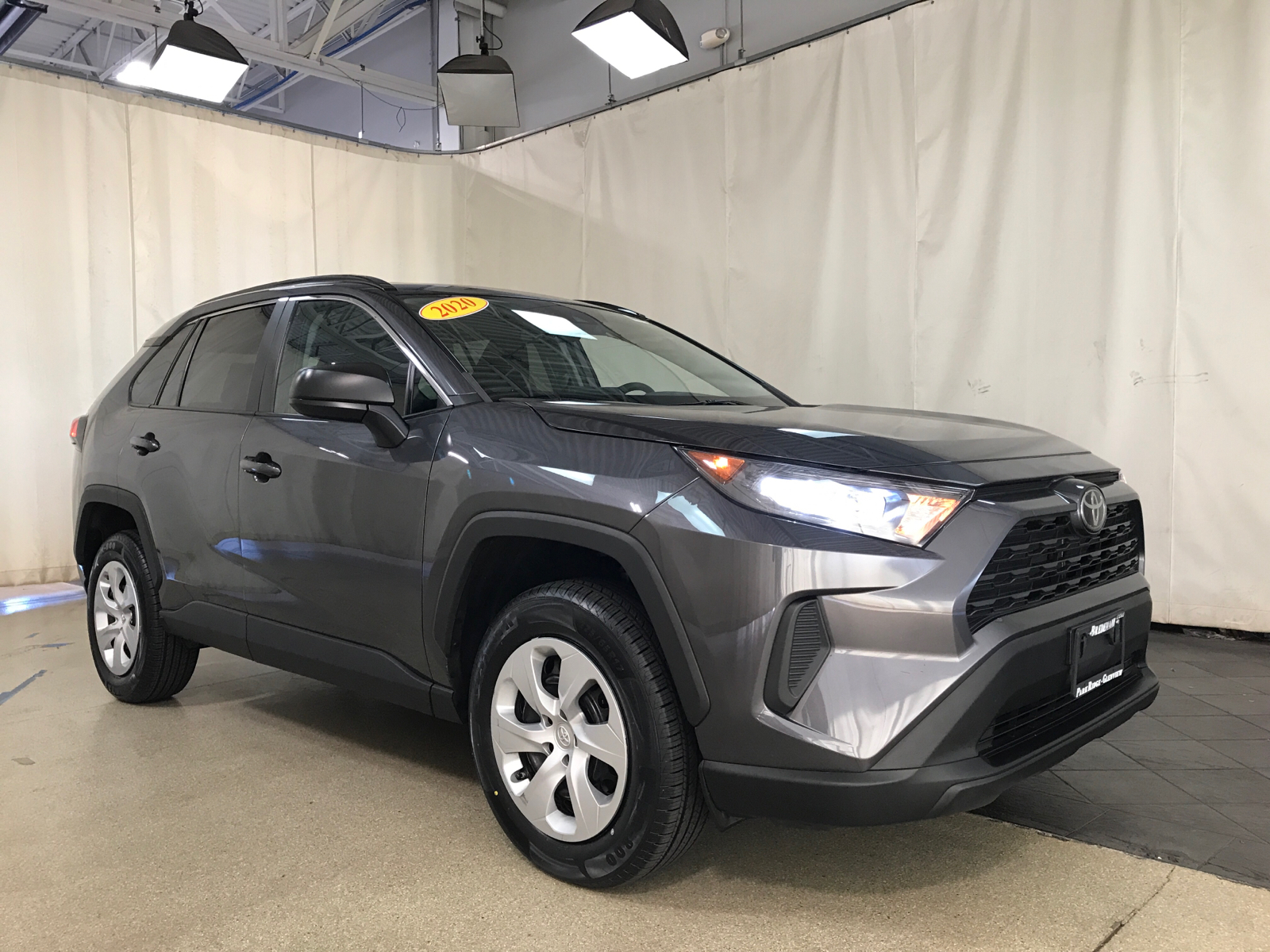 2020 Toyota RAV4 LE 1