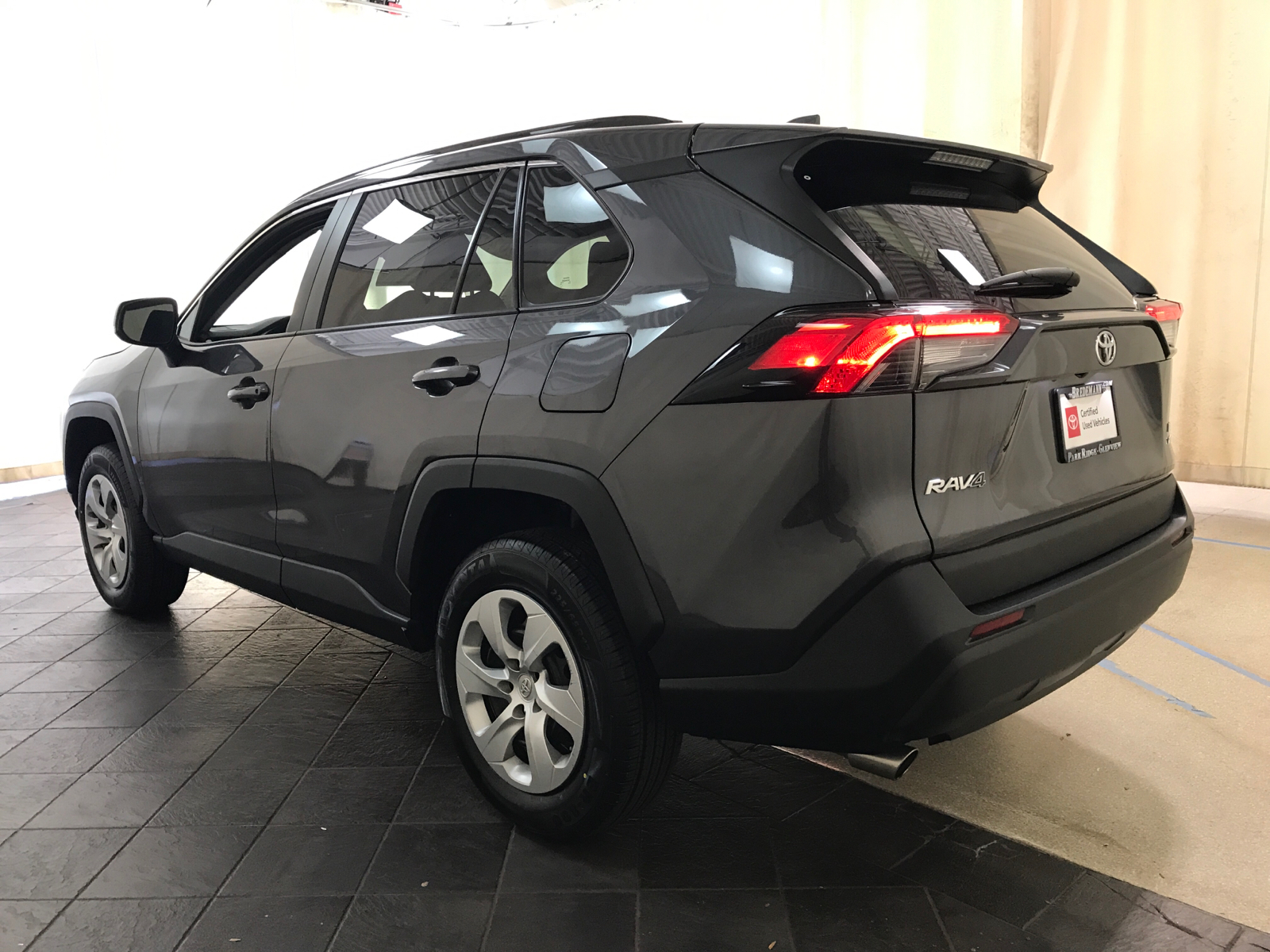 2020 Toyota RAV4 LE 4