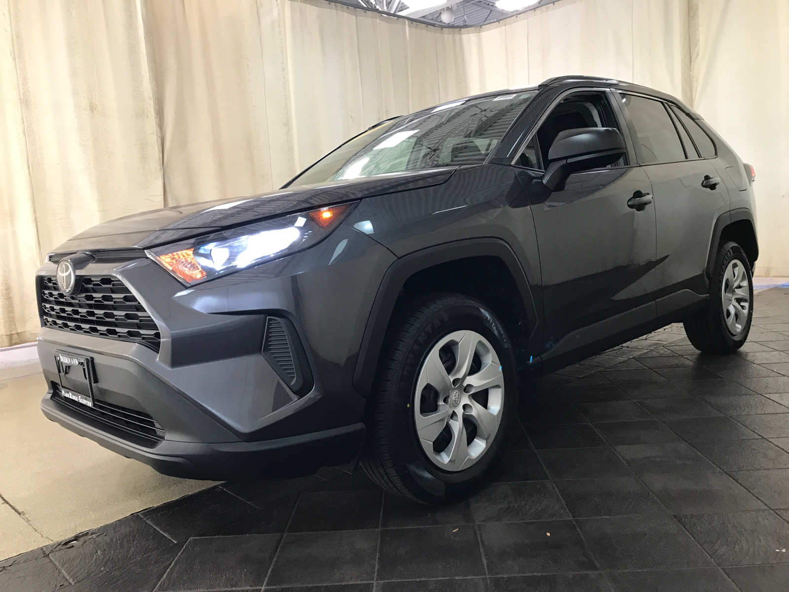 2020 Toyota RAV4 LE 5