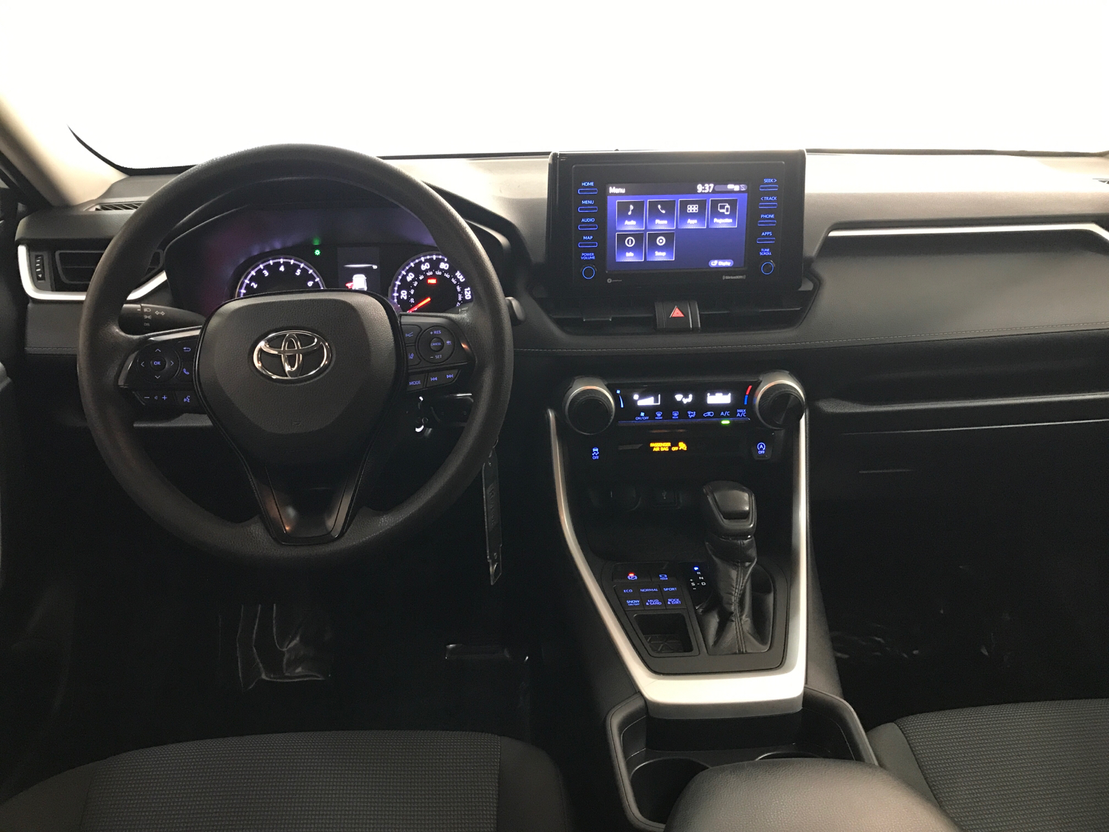 2020 Toyota RAV4 LE 6