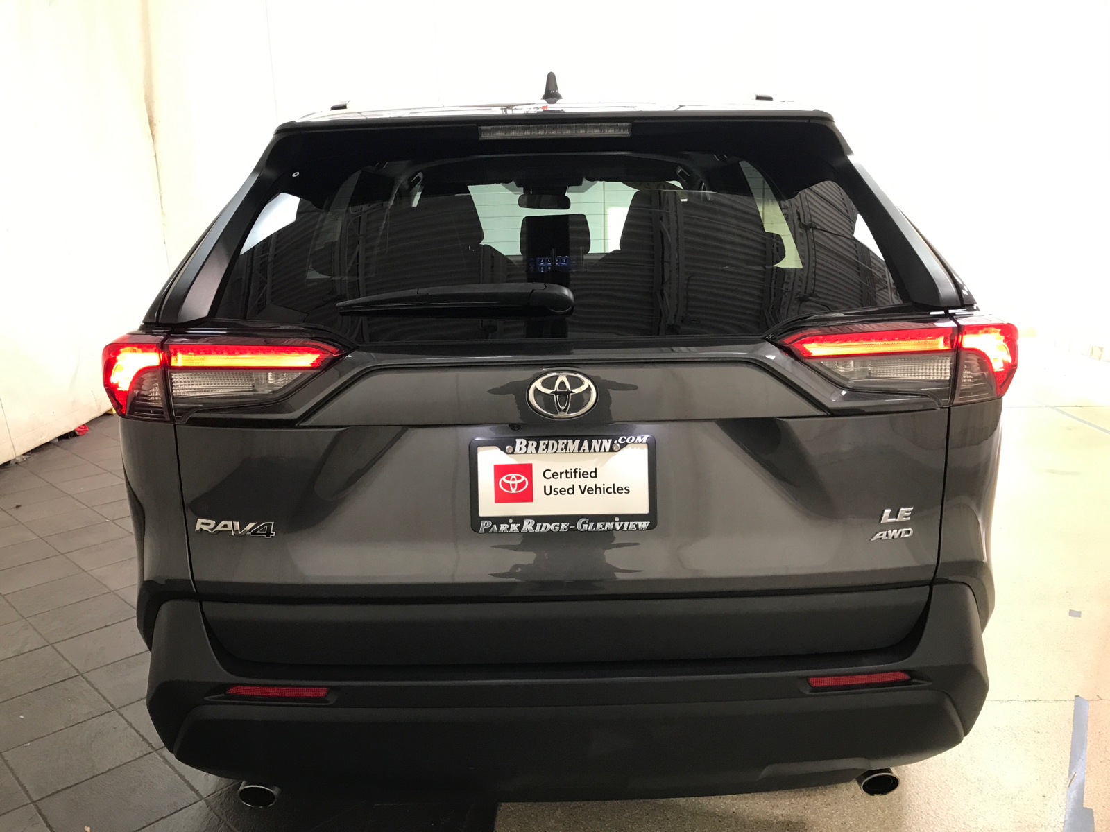 2020 Toyota RAV4 LE 24