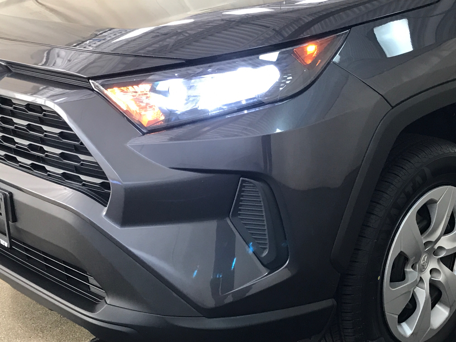 2020 Toyota RAV4 LE 26