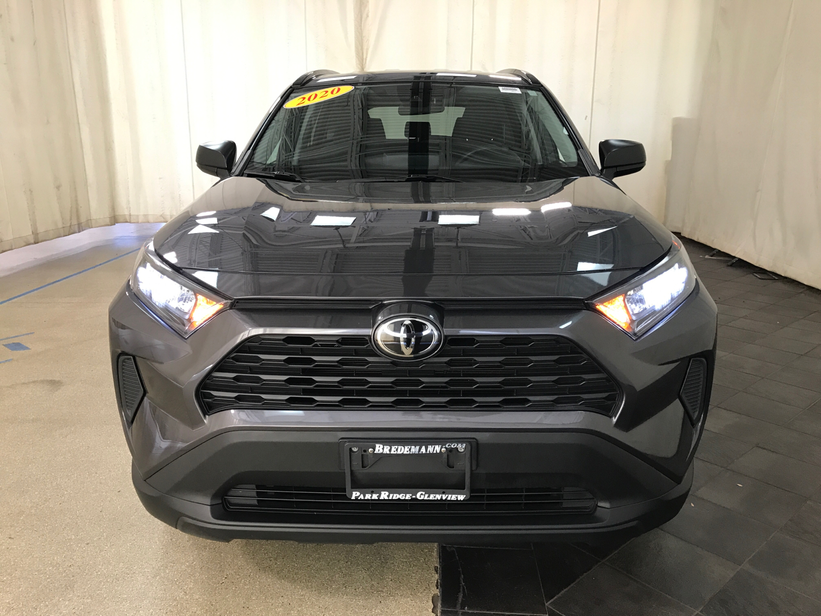 2020 Toyota RAV4 LE 27