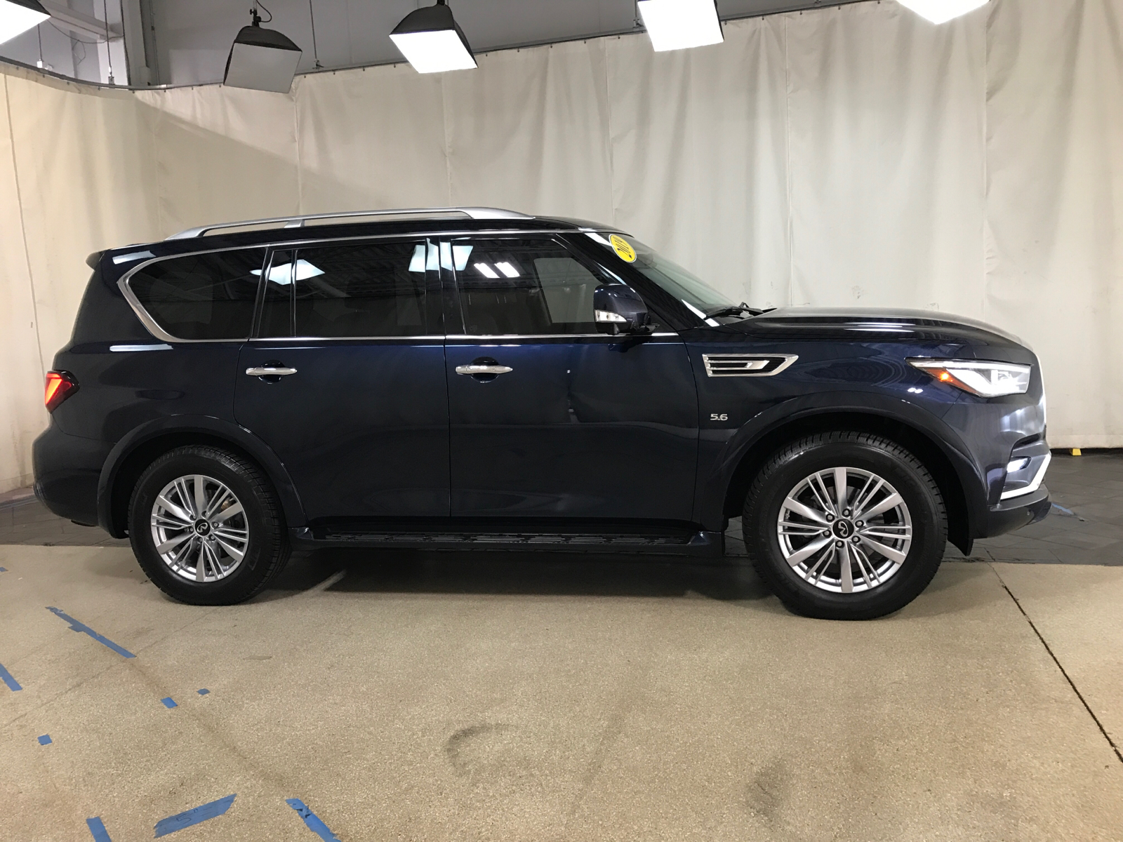 2019 INFINITI QX80 LUXE 2