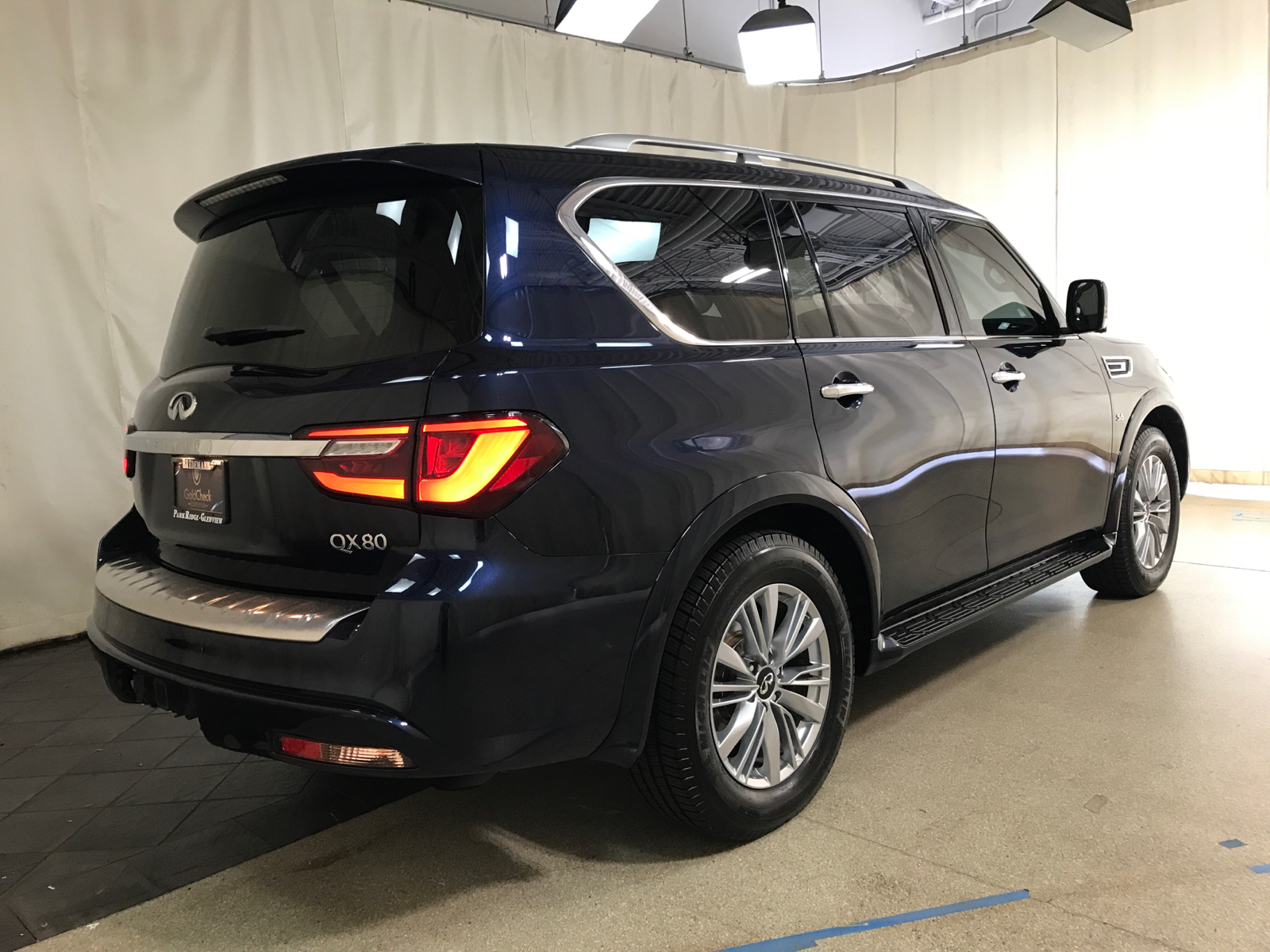 2019 INFINITI QX80 LUXE 3