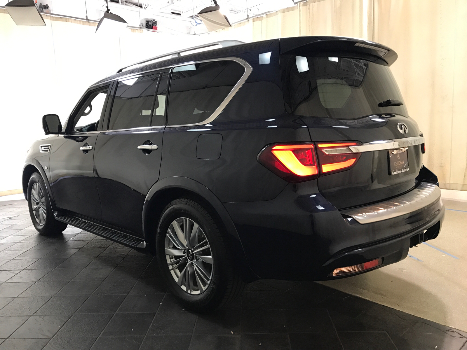 2019 INFINITI QX80 LUXE 4