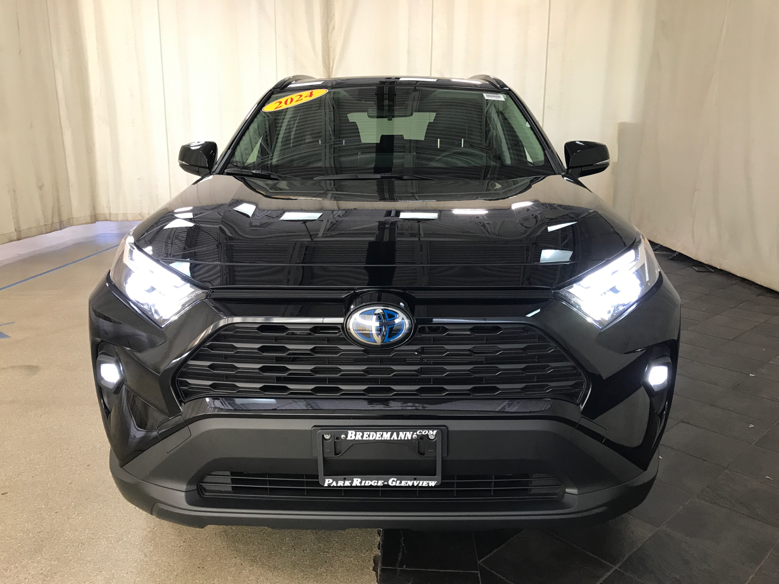 2024 Toyota RAV4 Hybrid XLE Premium 29