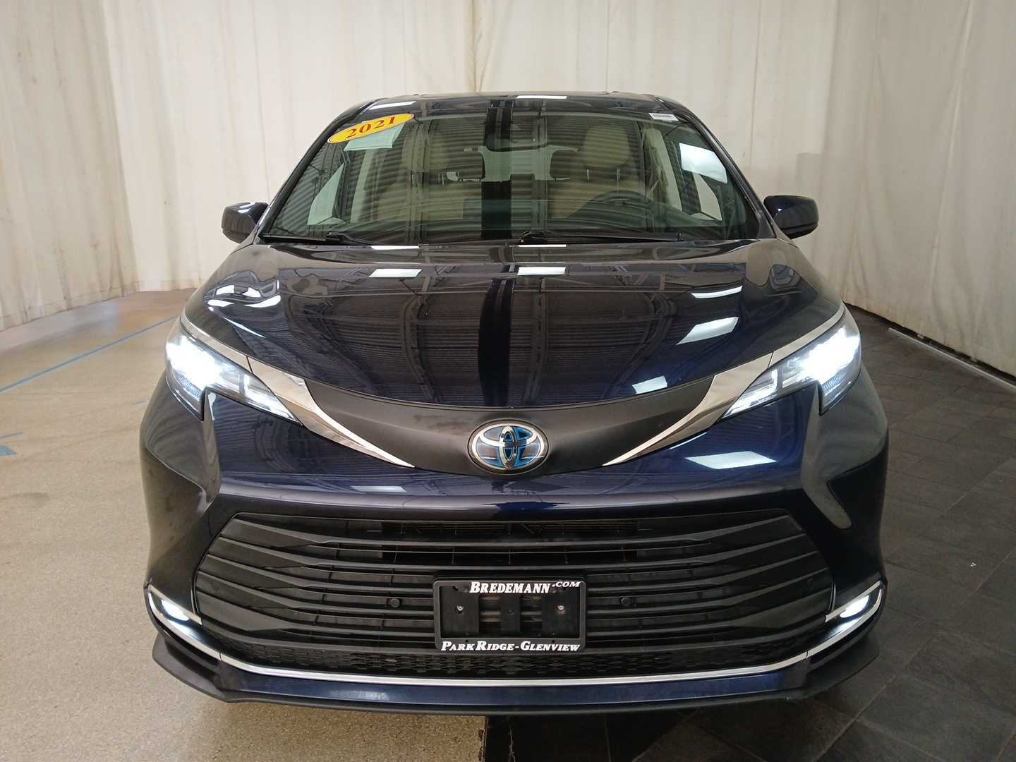 2021 Toyota Sienna XLE 28