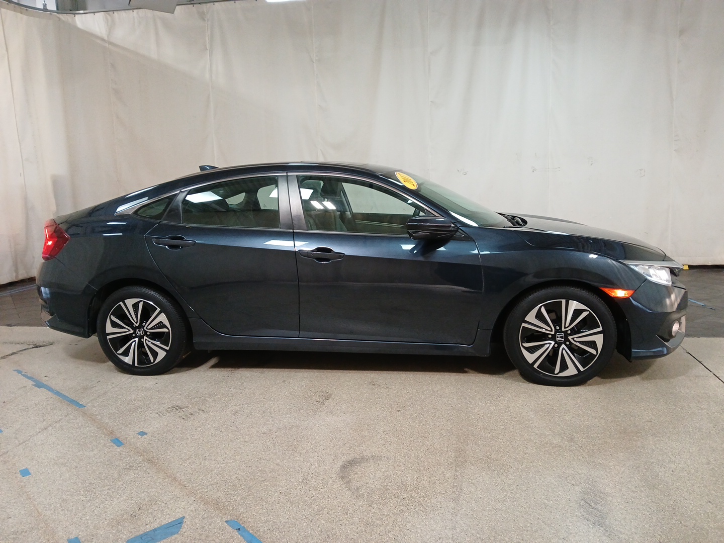 2017 Honda Civic Sedan EX-T 2