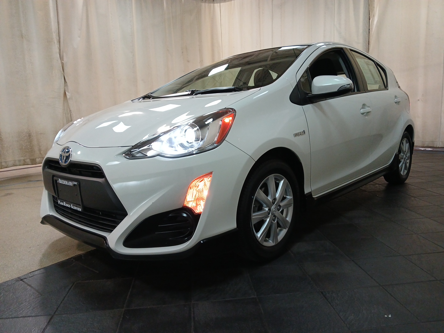 2017 Toyota Prius c Three 5