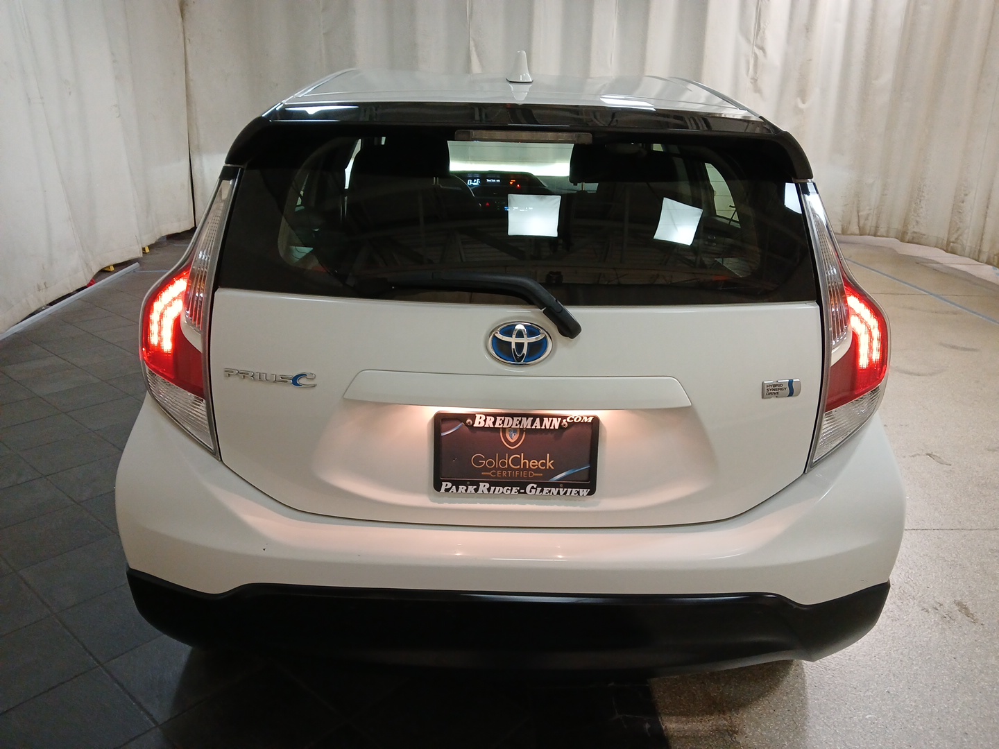 2017 Toyota Prius c Three 22