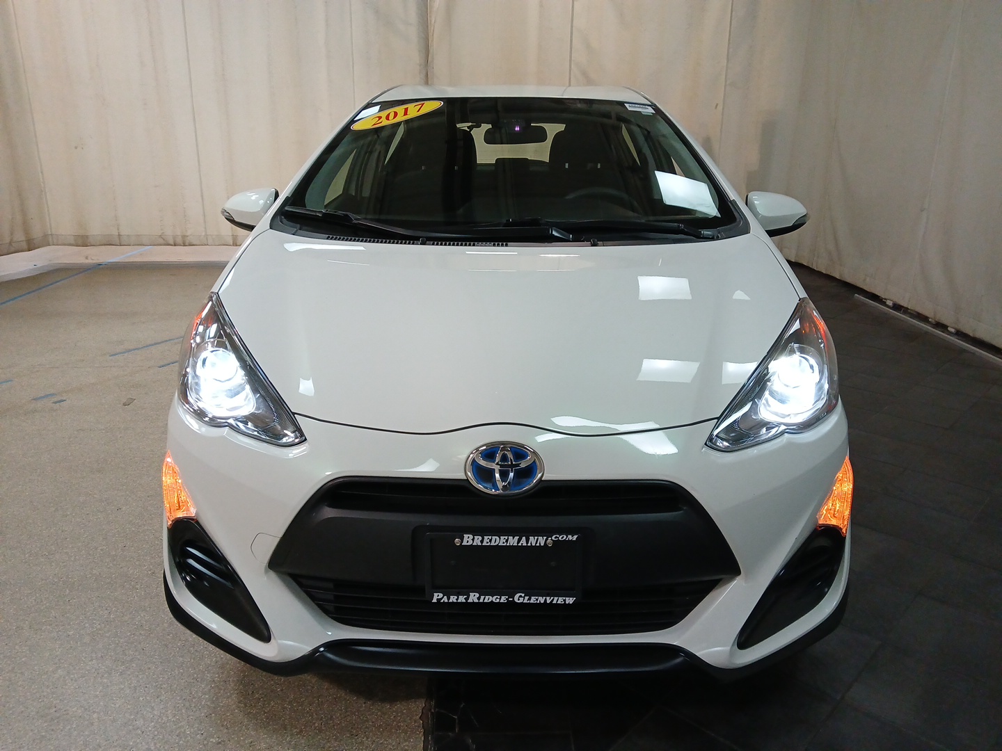 2017 Toyota Prius c Three 25