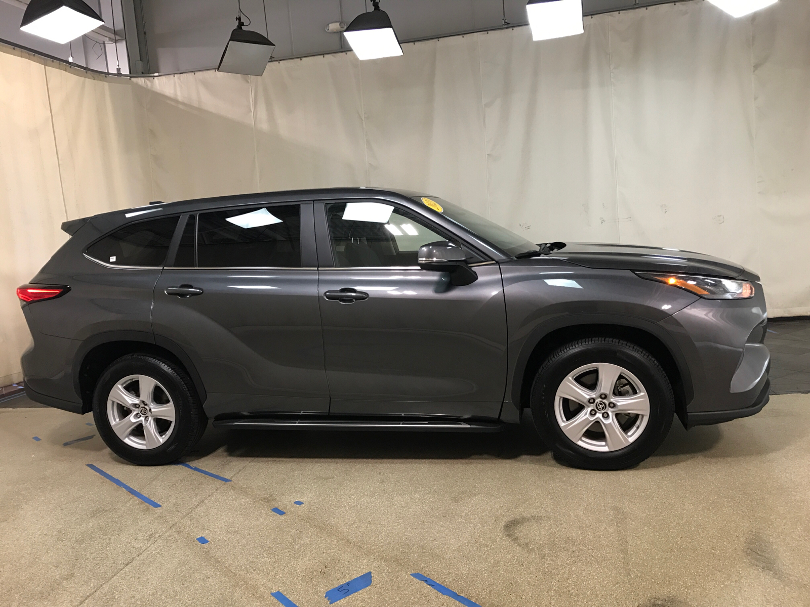 2023 Toyota Highlander L 2