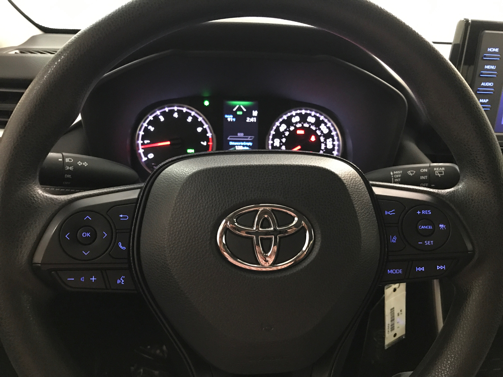 2021 Toyota RAV4 LE 11