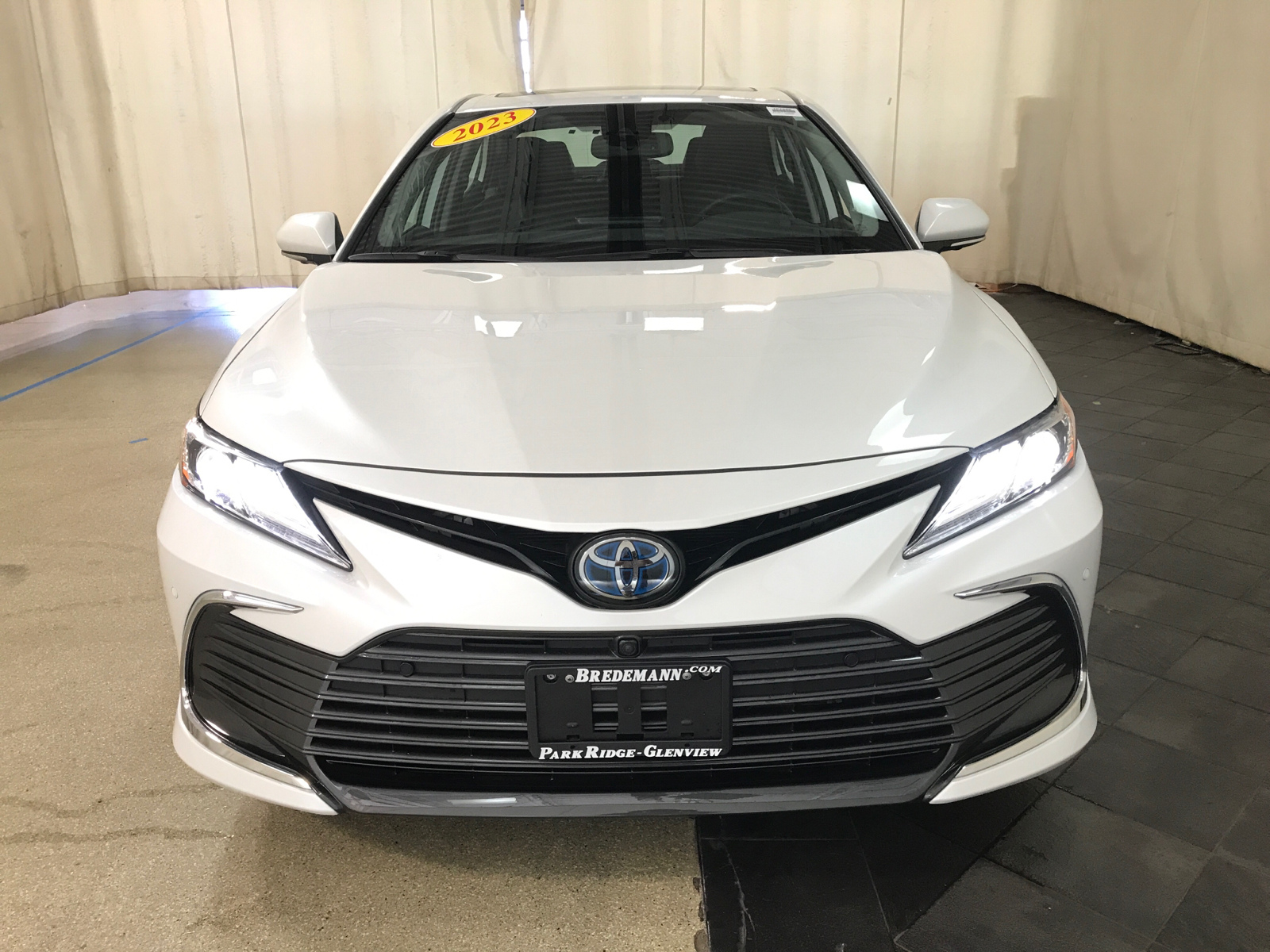 2023 Toyota Camry Hybrid XLE 28