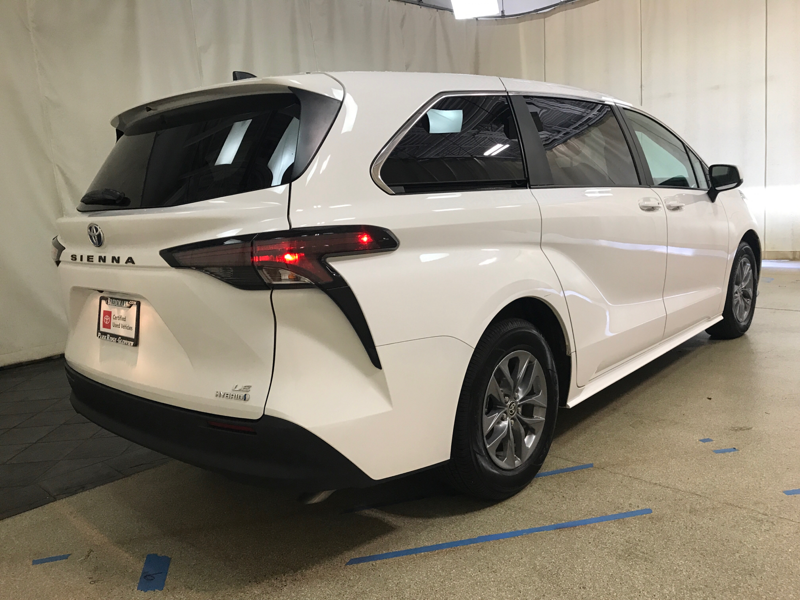 2024 Toyota Sienna LE 3