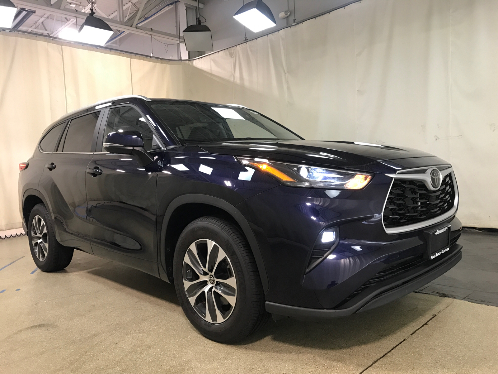 2023 Toyota Highlander XLE 1