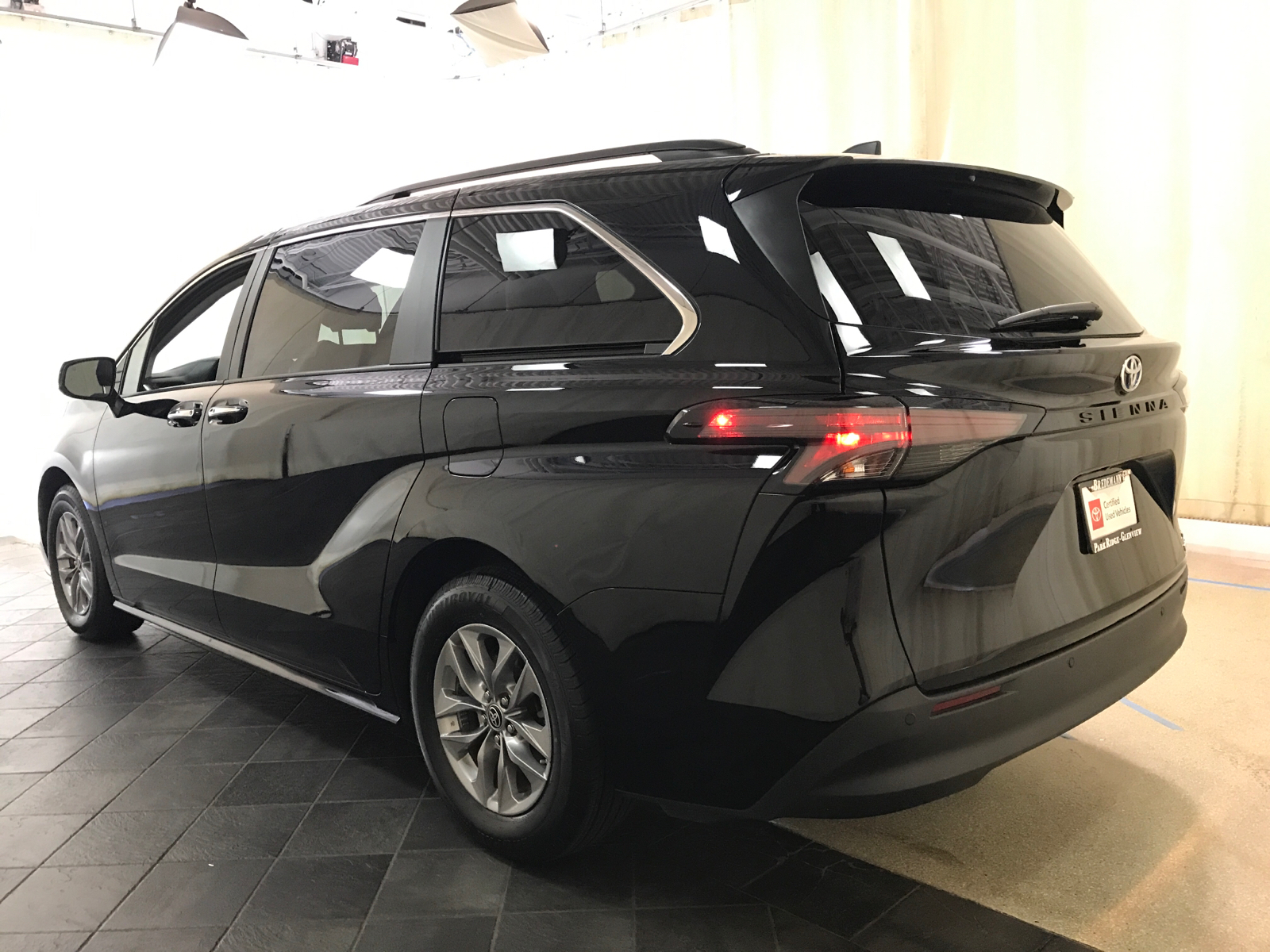 2023 Toyota Sienna XLE 4