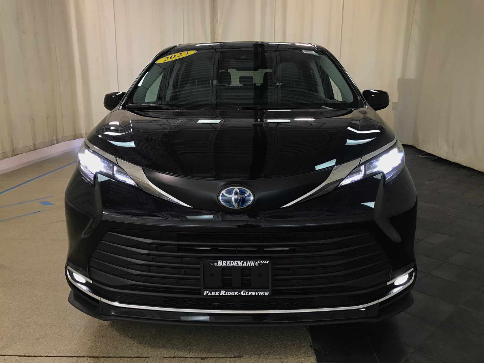 2023 Toyota Sienna XLE 28