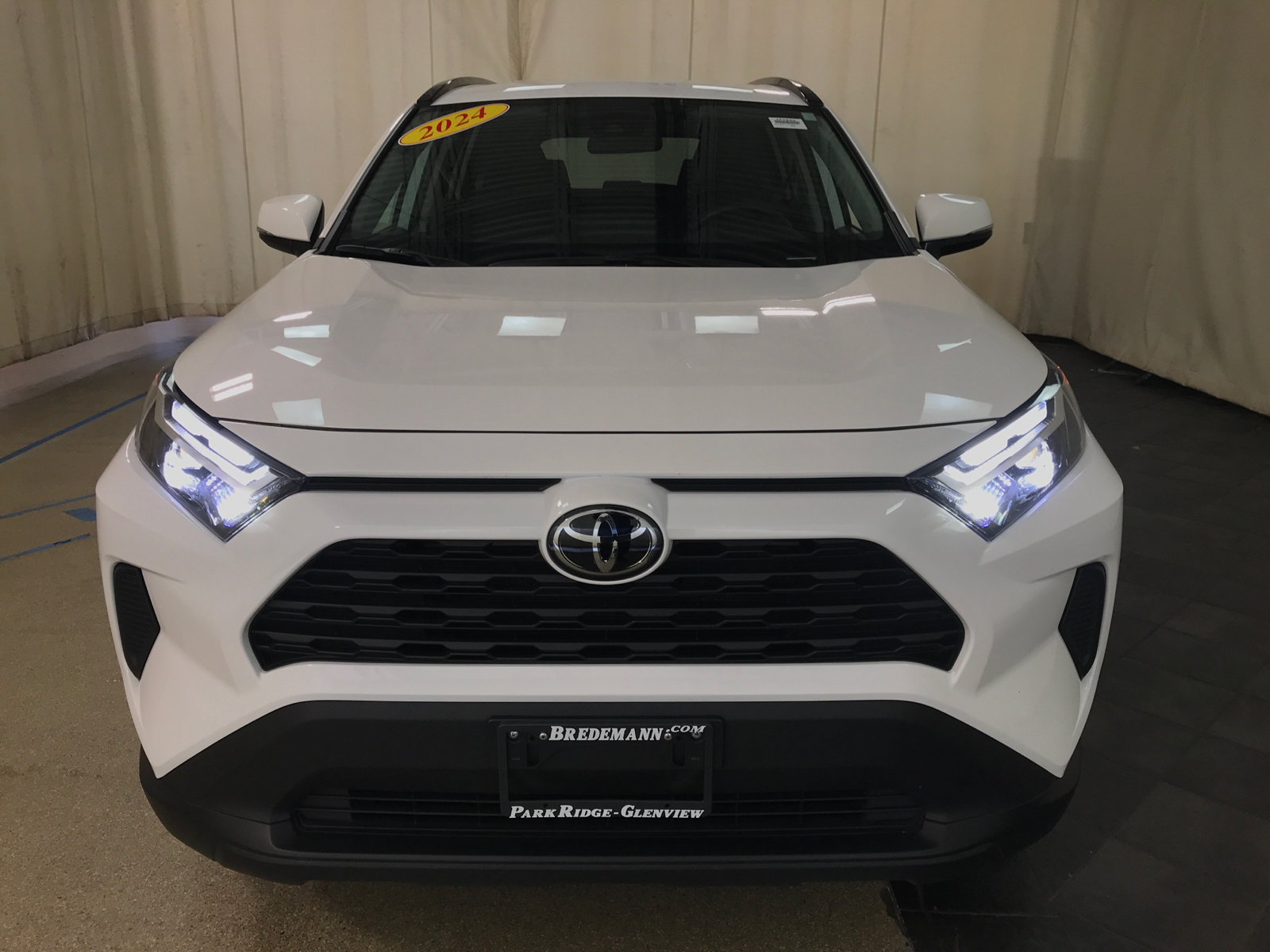 2024 Toyota RAV4 XLE 26