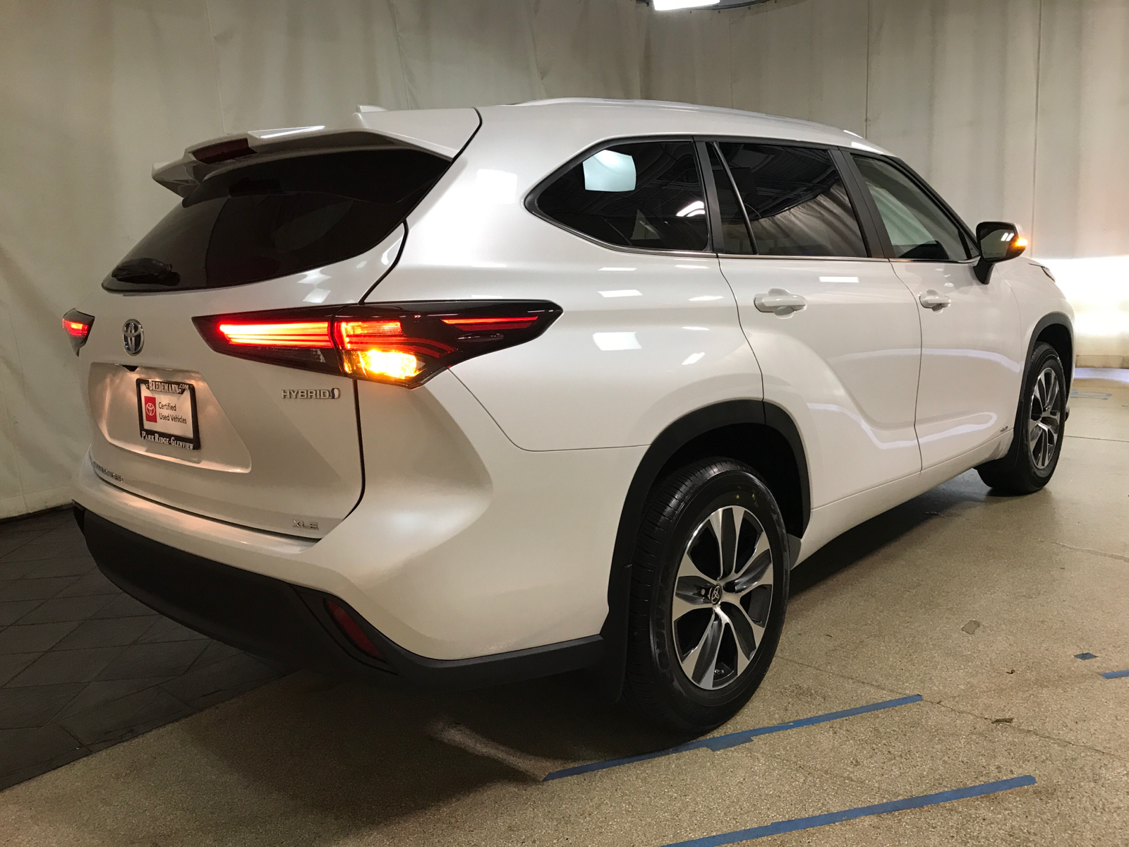 2024 Toyota Highlander Hybrid XLE 3