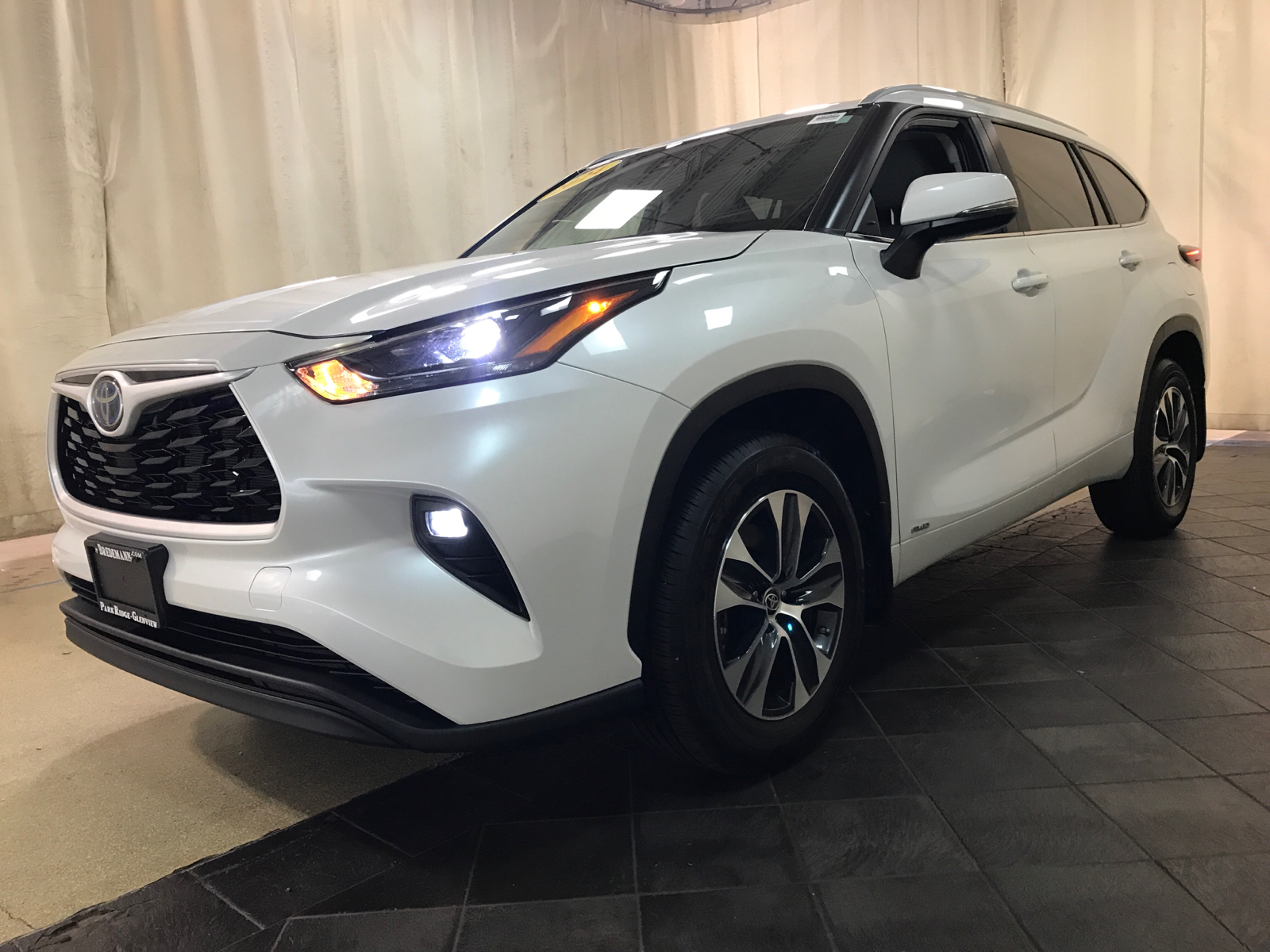 2024 Toyota Highlander Hybrid XLE 5