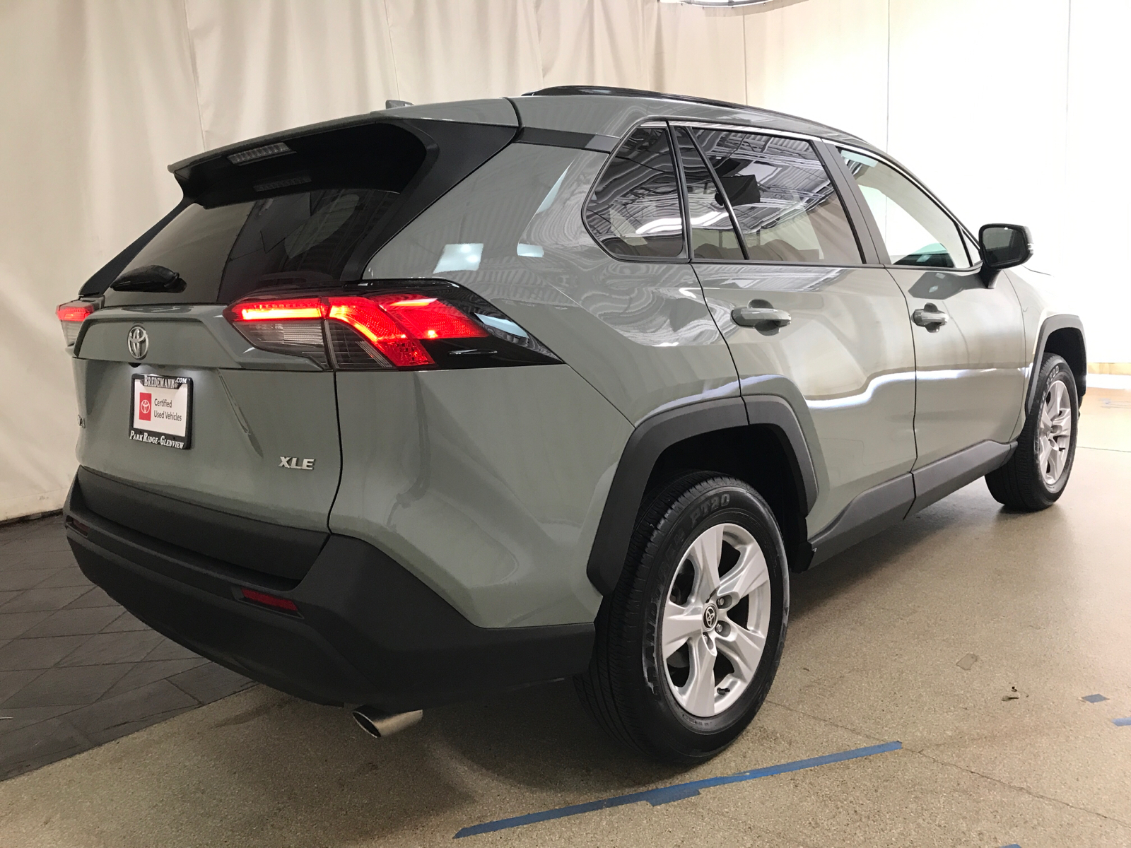 2021 Toyota RAV4 XLE 3