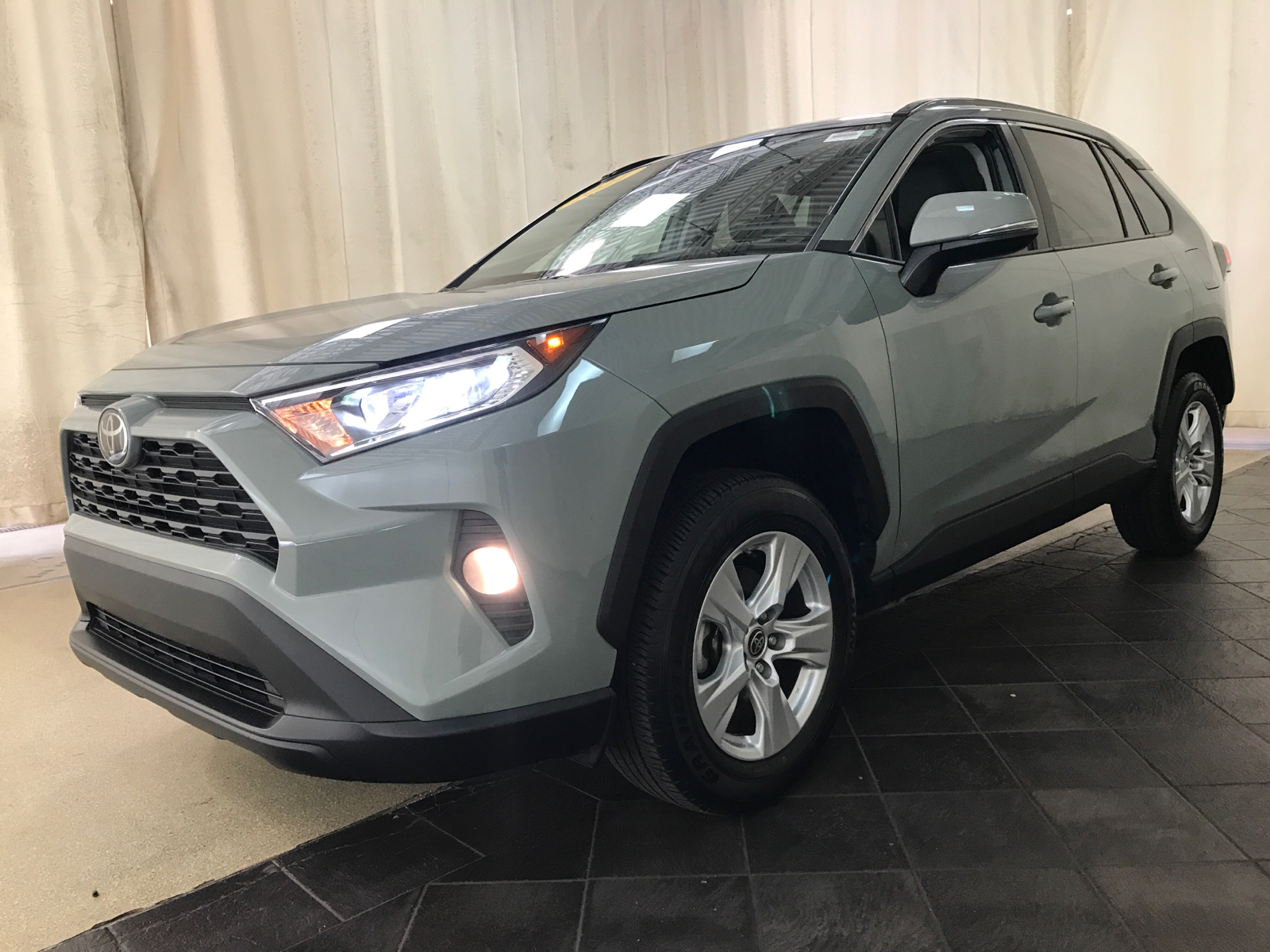 2021 Toyota RAV4 XLE 5