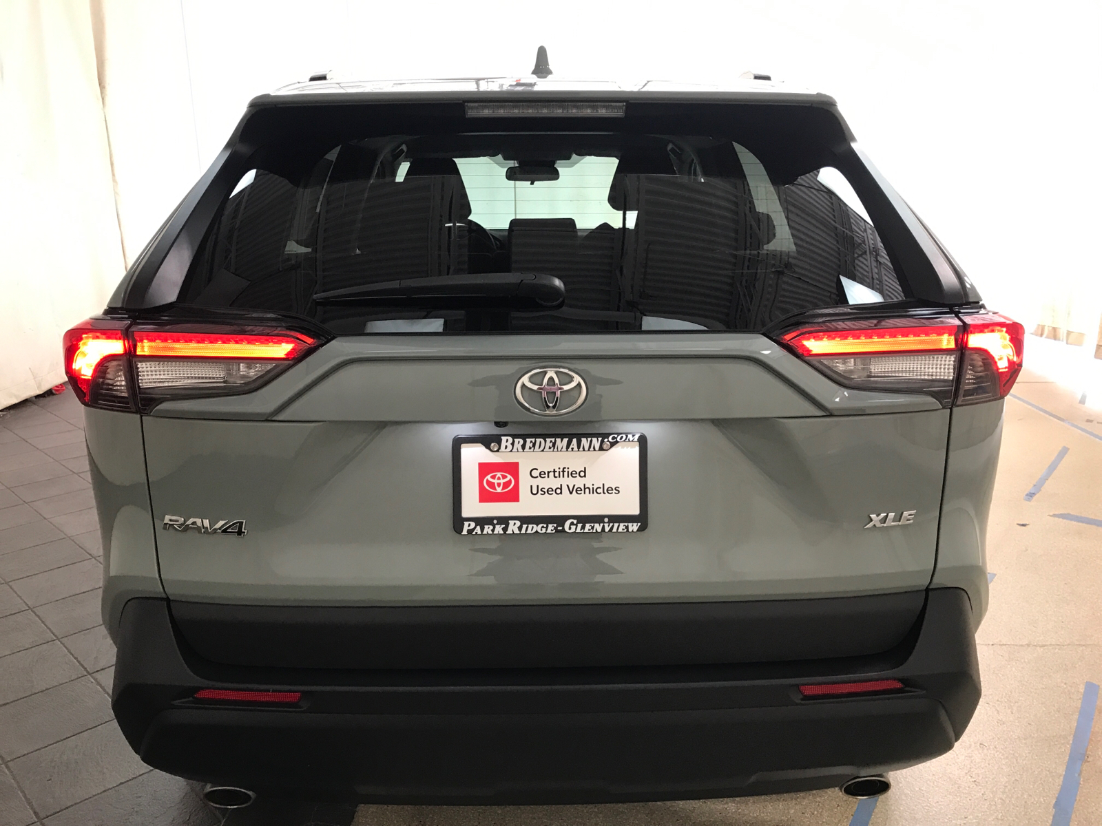 2021 Toyota RAV4 XLE 24