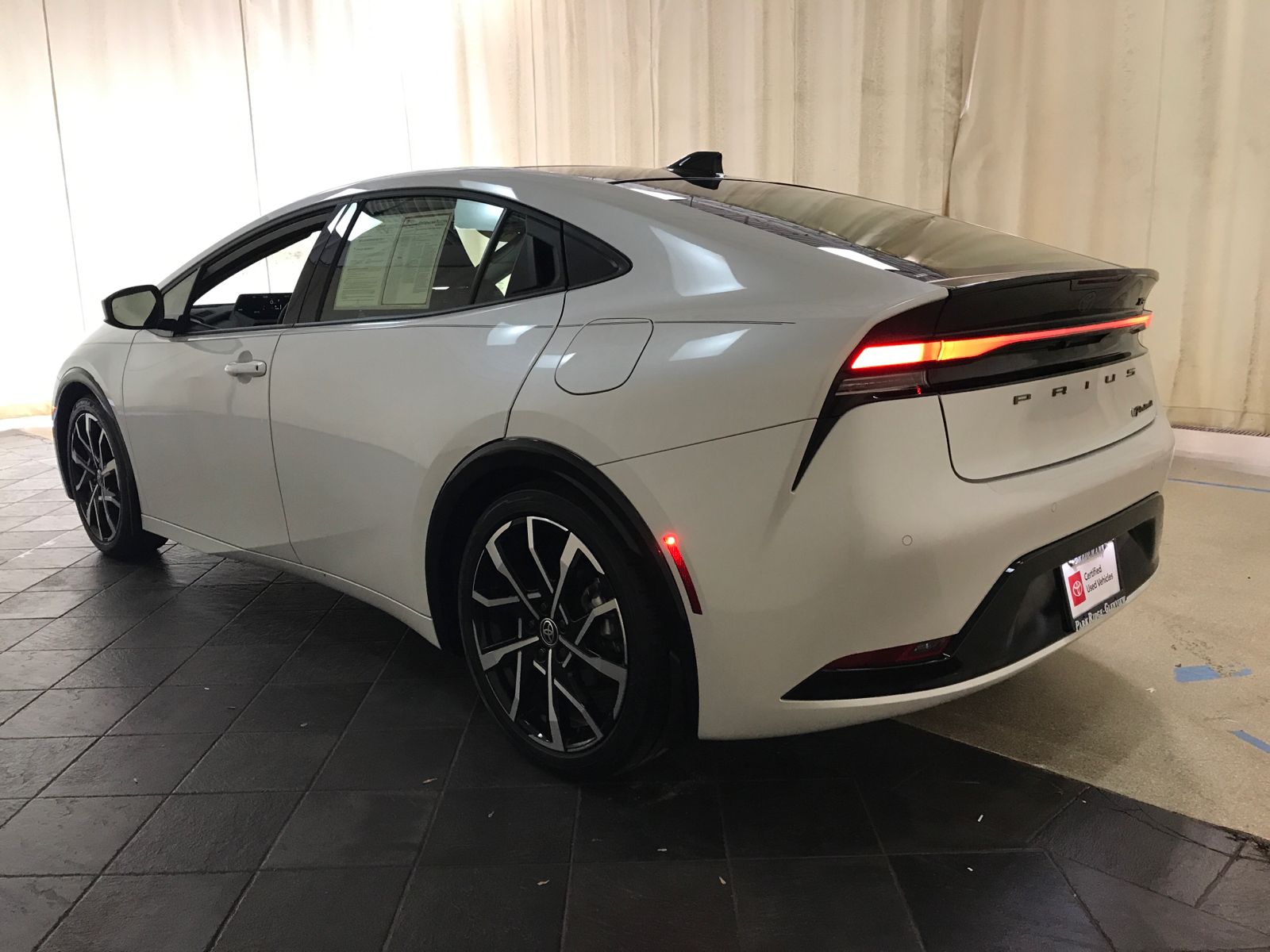 2024 Toyota Prius Prime XSE 4