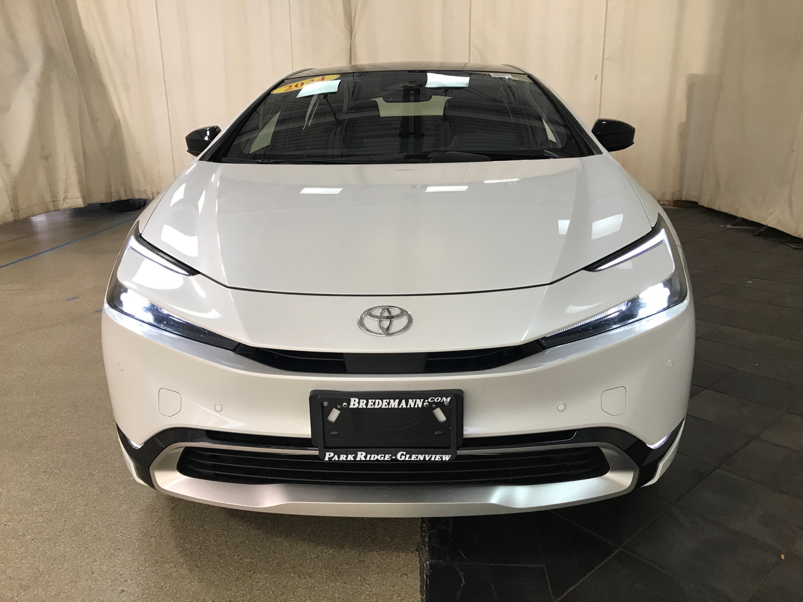 2024 Toyota Prius Prime XSE 27