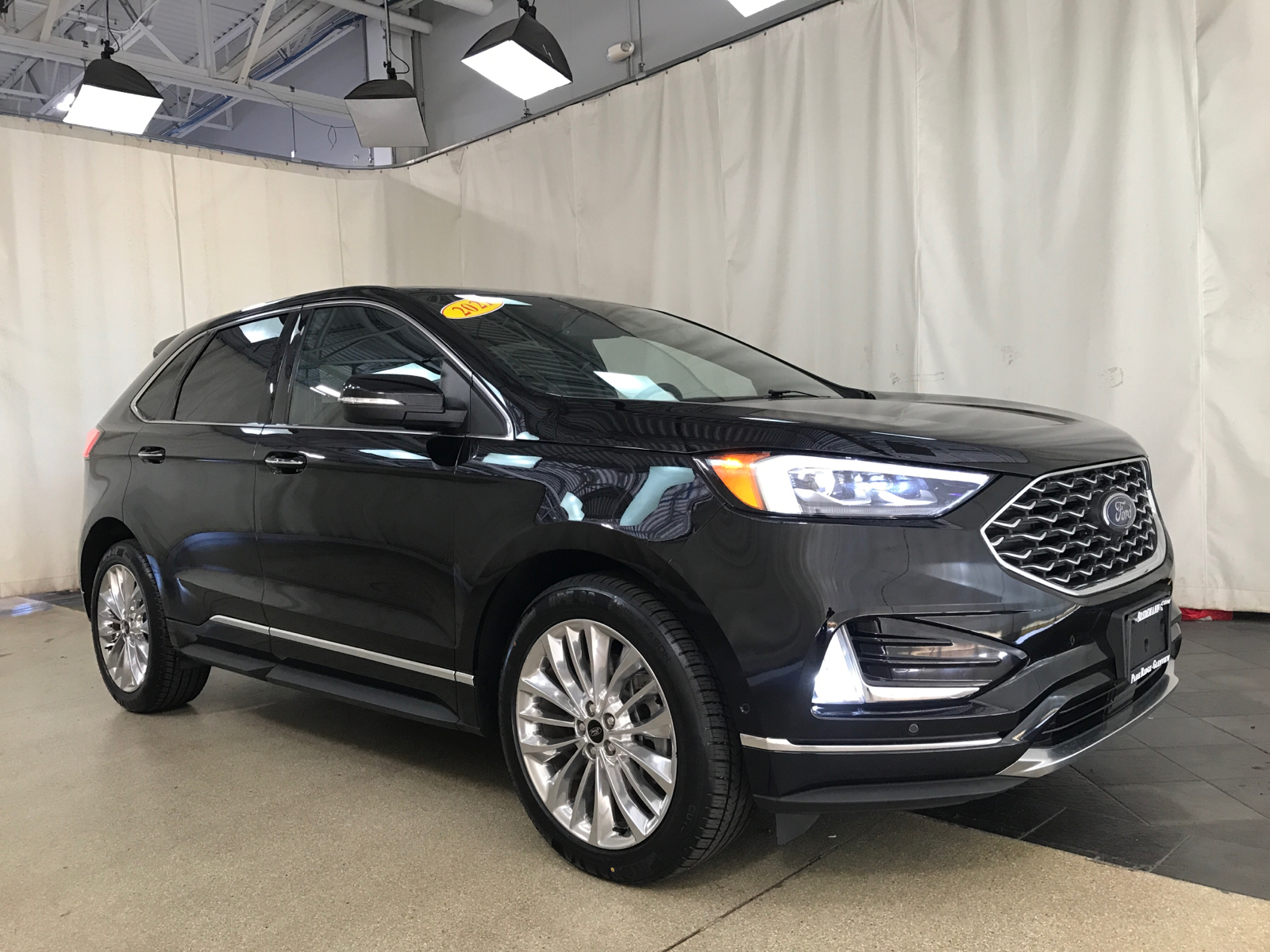 2021 Ford Edge Titanium 1