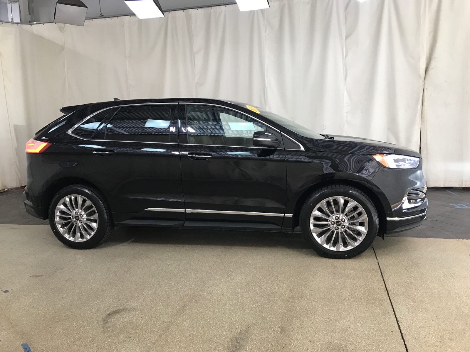 2021 Ford Edge Titanium 2