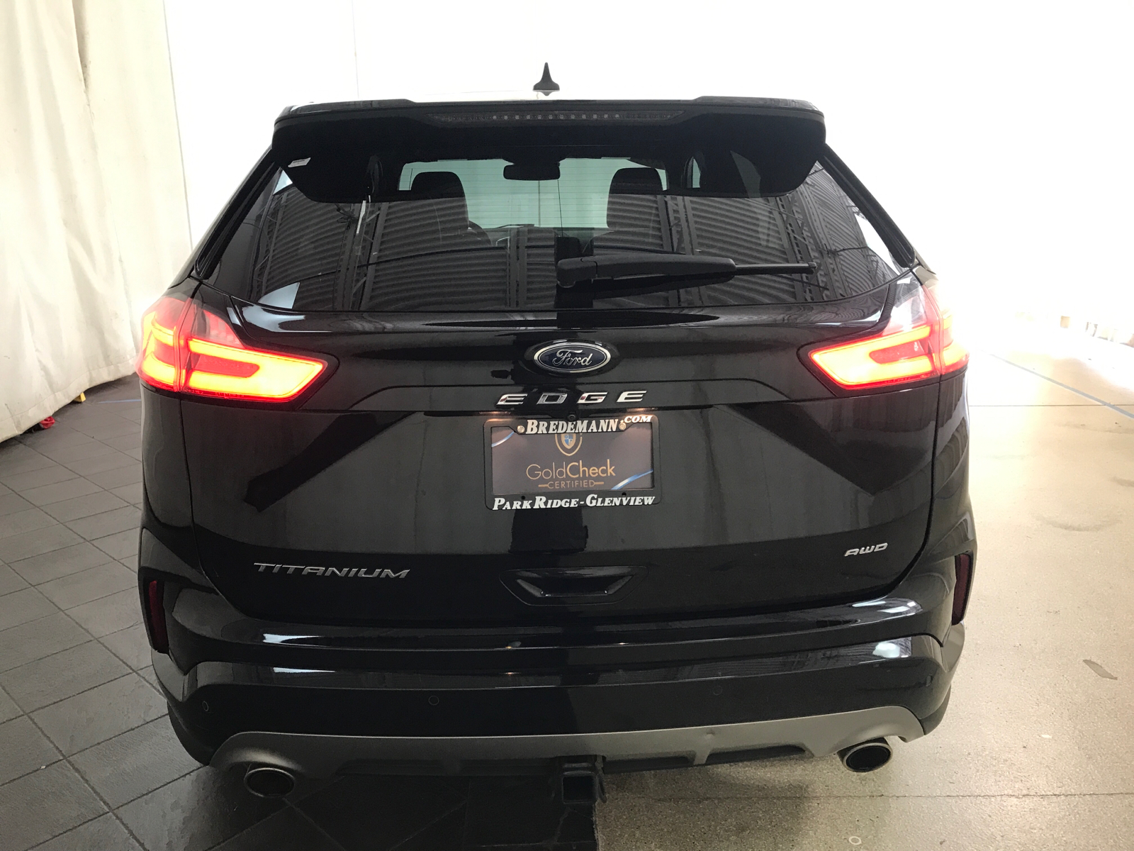 2021 Ford Edge Titanium 26