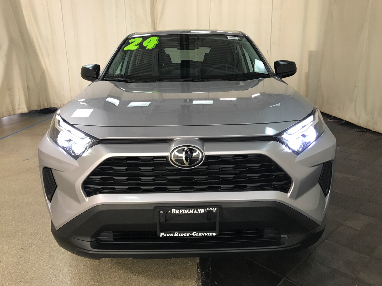 2024 Toyota RAV4 LE 28