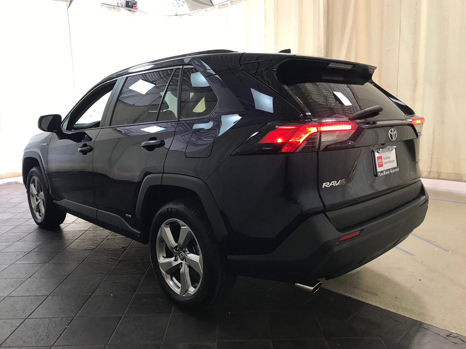 2021 Toyota RAV4 Hybrid LE 4