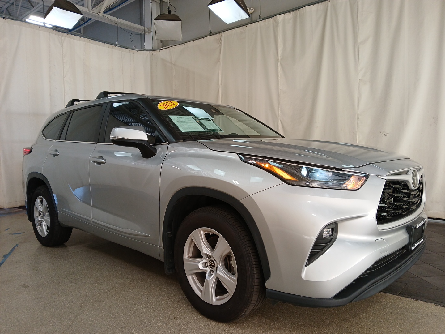 2023 Toyota Highlander LE 1