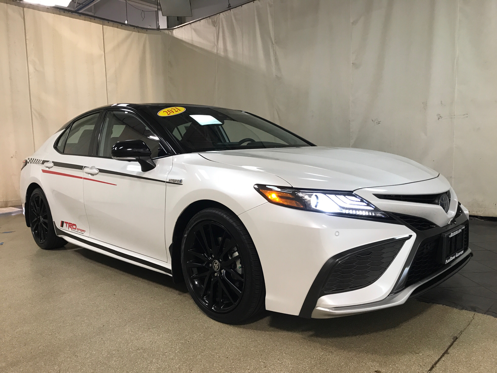 2021 Toyota Camry Hybrid XSE 1