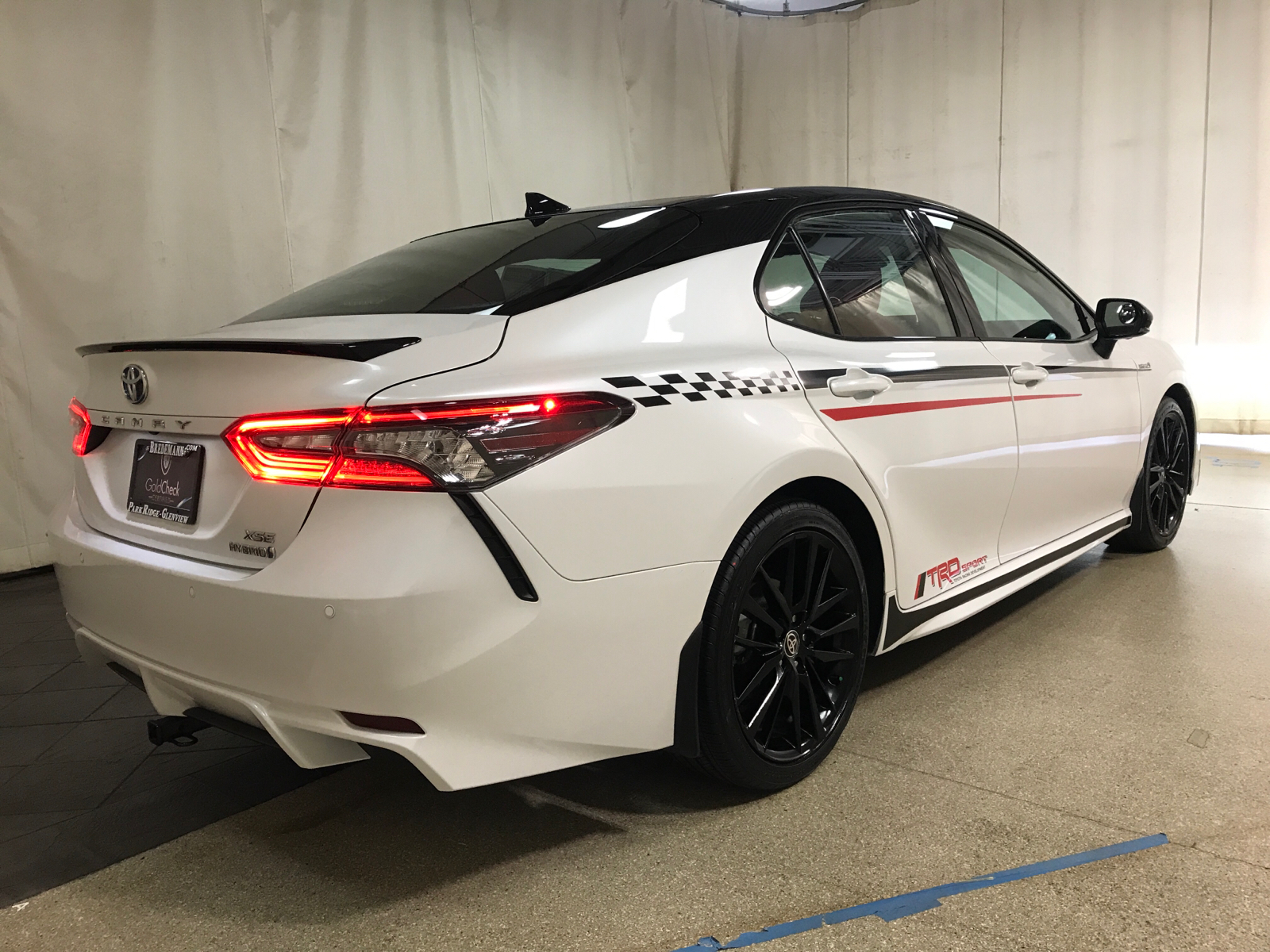 2021 Toyota Camry Hybrid XSE 3