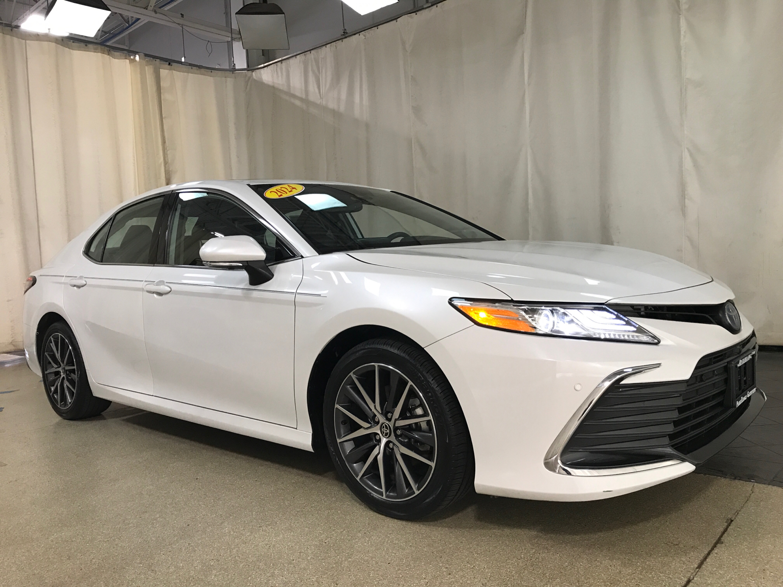 2024 Toyota Camry Hybrid XLE 1