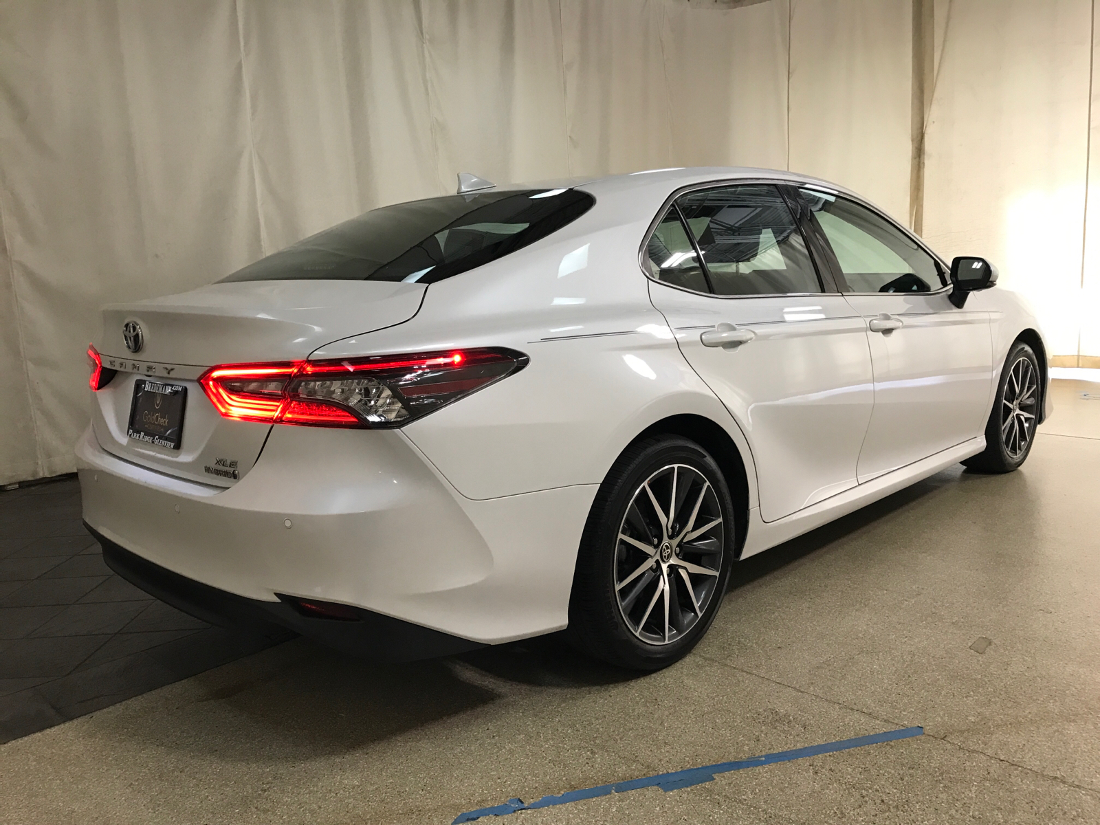 2024 Toyota Camry Hybrid XLE 3